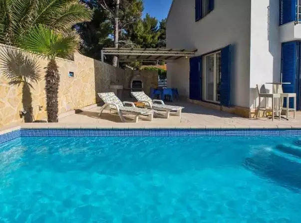 Villa 230m² in Croatia, Supetar. Priced at 1800000€ rent photo-4