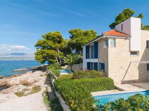Villa 230m² in Croatia, Supetar. Priced at 1800000€ rent photo-16