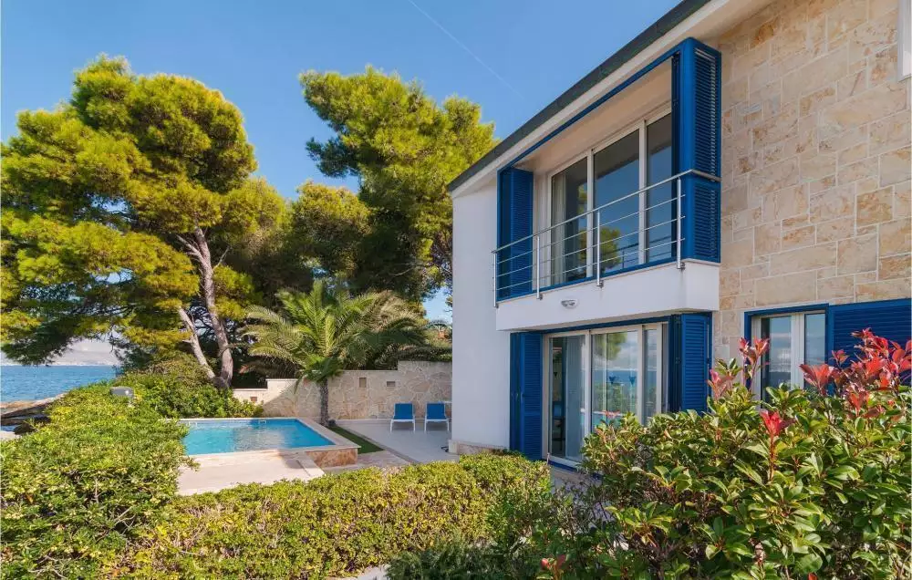 Villa 230m² in Croatia, Supetar. Priced at 1800000€ rent photo-17