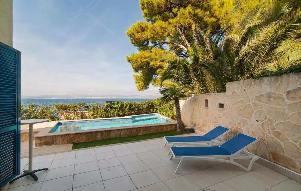Villa 230m² in Croatia, Supetar. Priced at 1800000€ rent photo-18