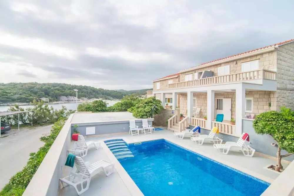 Hotels 399m² in Croatia, Povlja. Priced at 1100000€ rent photo-1