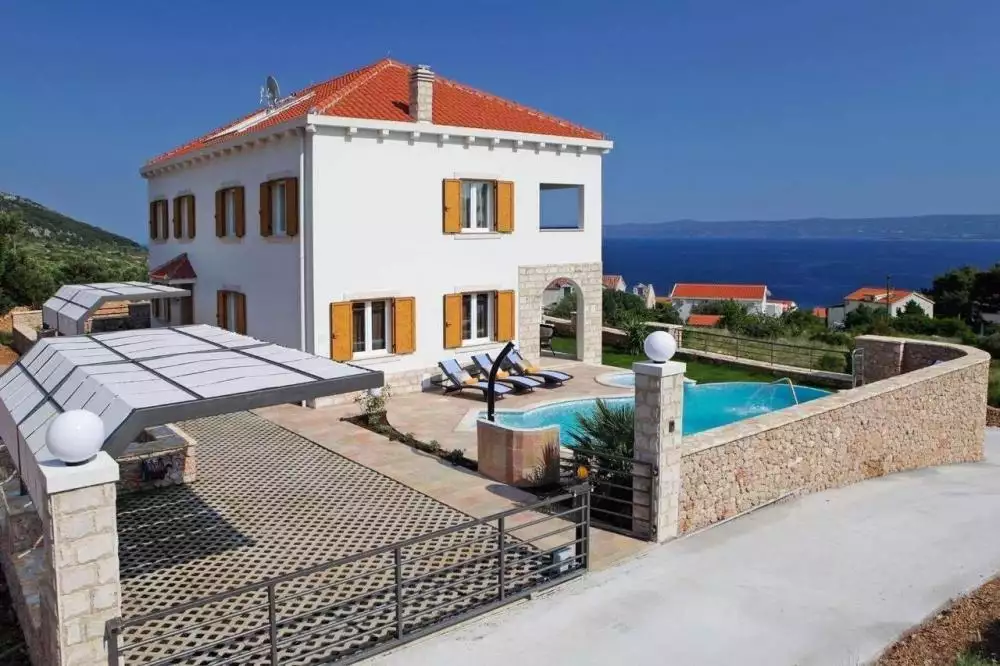 Villa 270m² in France, Beaulieu-sur-Mer. Priced at 2000000€ rent photo-1