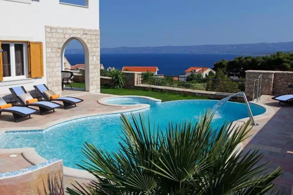 Villa 270m² in France, Beaulieu-sur-Mer. Priced at 2000000€ rent photo-2
