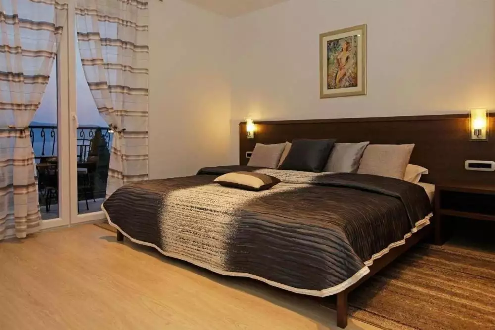 Villa 270m² in France, Beaulieu-sur-Mer. Priced at 2000000€ rent photo-6