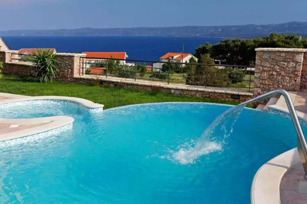 Villa 270m² in France, Beaulieu-sur-Mer. Priced at 2000000€ rent photo-12