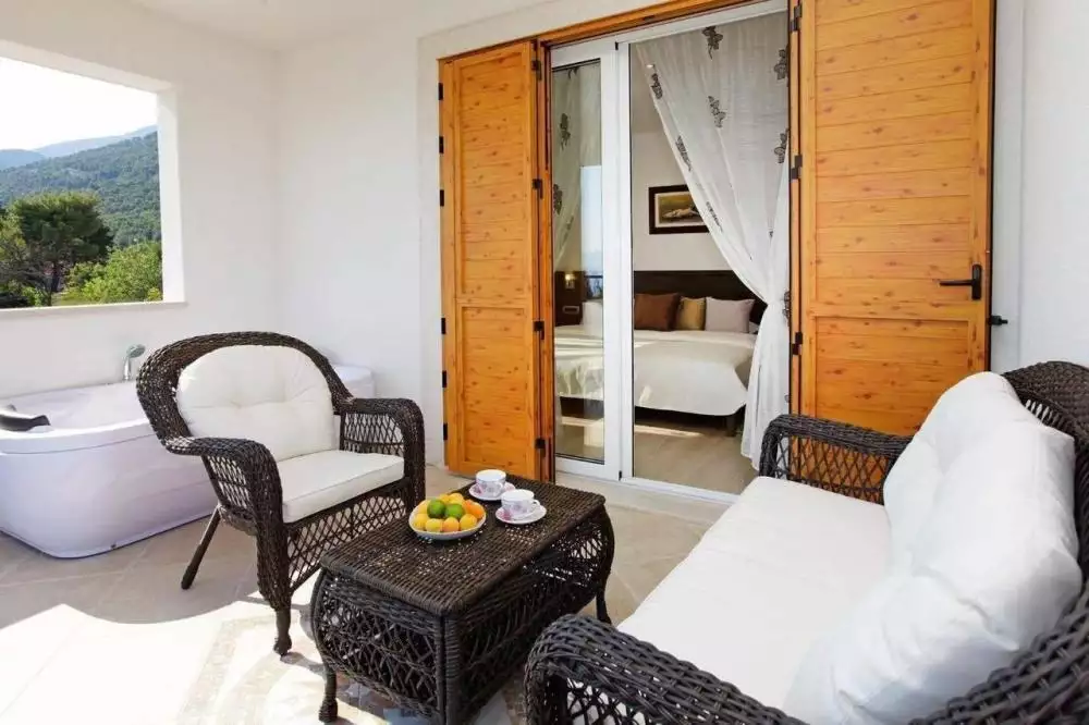 Villa 270m² in France, Beaulieu-sur-Mer. Priced at 2000000€ rent photo-13