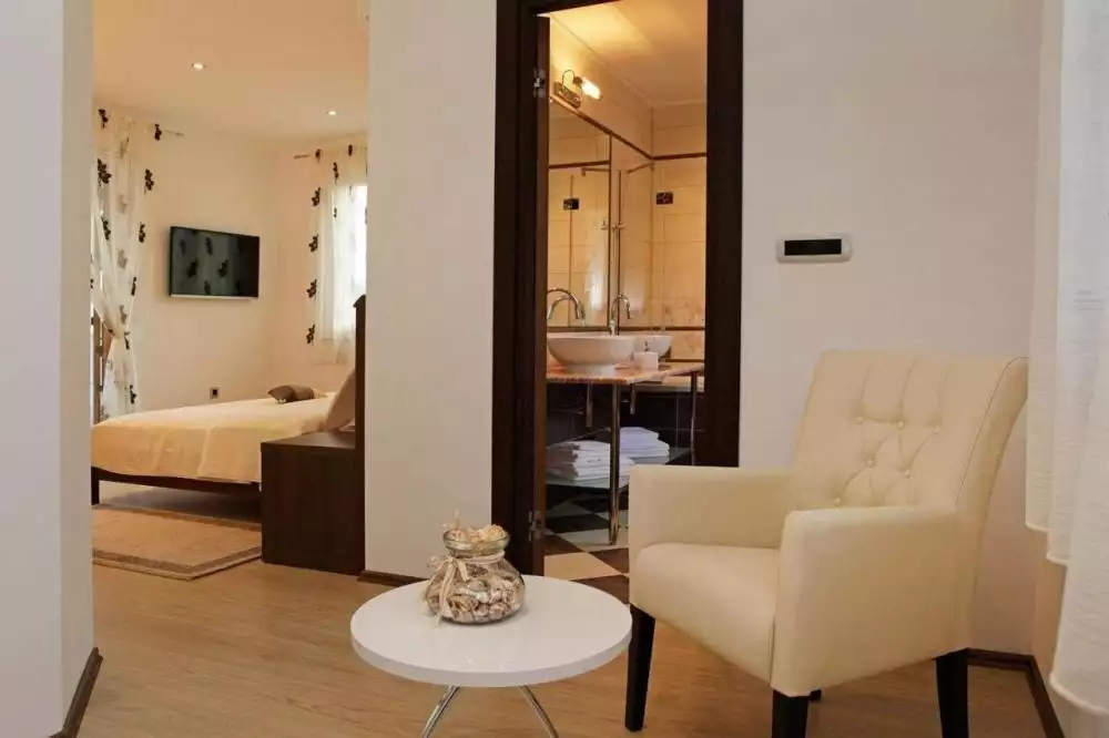 Villa 270m² in France, Beaulieu-sur-Mer. Priced at 2000000€ rent photo-15