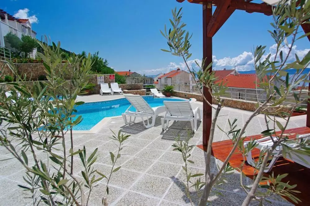 Hotels 900m² in France, Beaulieu-sur-Mer. Priced at 1600000€ rent photo-2