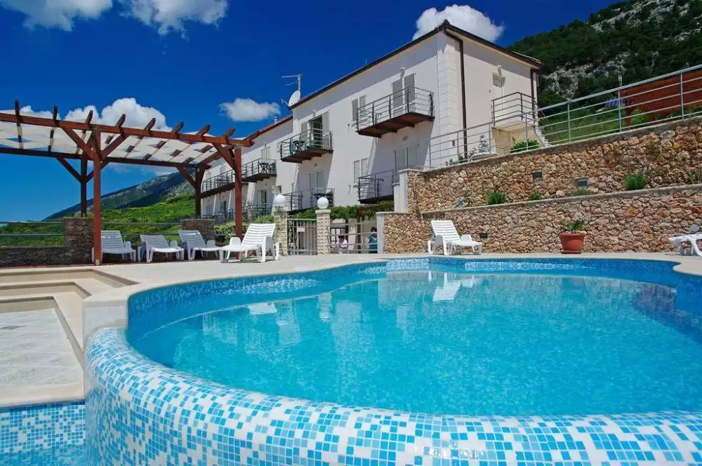 Hotels 900m² in France, Beaulieu-sur-Mer. Priced at 1600000€ rent photo-6