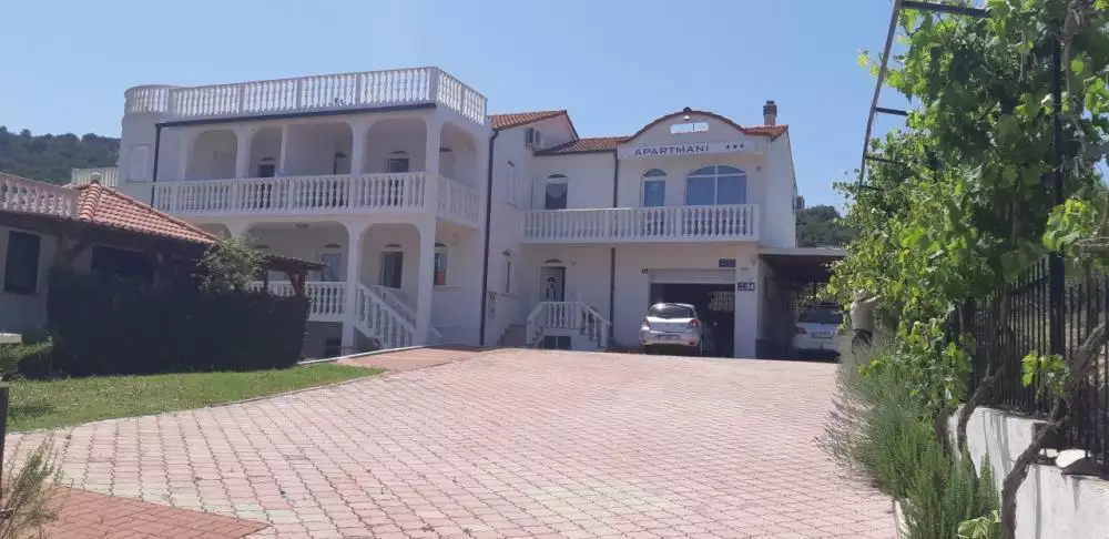 Hotels 626m² in Croatia, Slatine. Priced at 1450000€ rent photo-1
