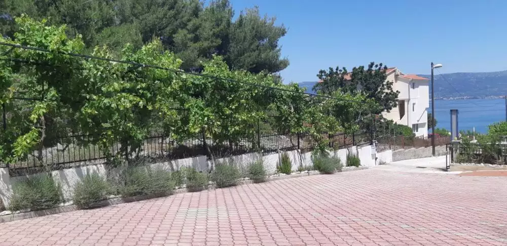 Hotels 626m² in Croatia, Slatine. Priced at 1450000€ rent photo-3