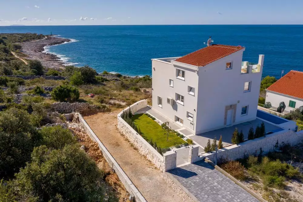 Villa 300m² in Croatia, Rogoznica. Priced at 1430000€ rent photo-2