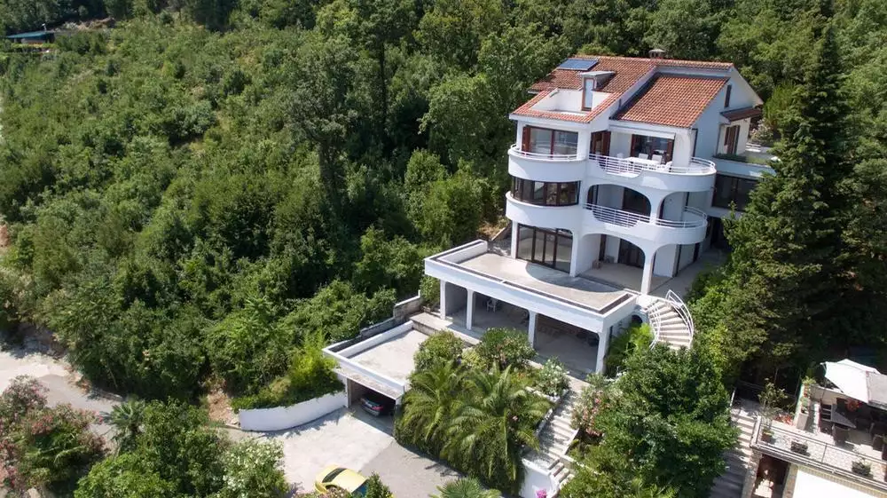 Villa 615m² in Croatia, Opatija. Priced at 1800000€ rent photo-1