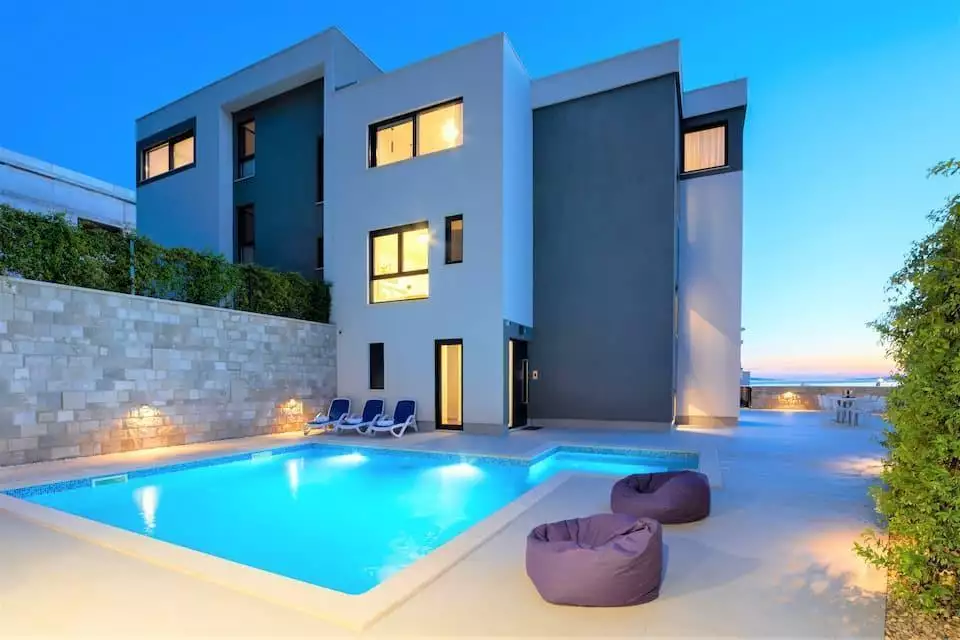 Villa 385m² in Croatia, Strozanac. Priced at 1375000€ rent photo-1