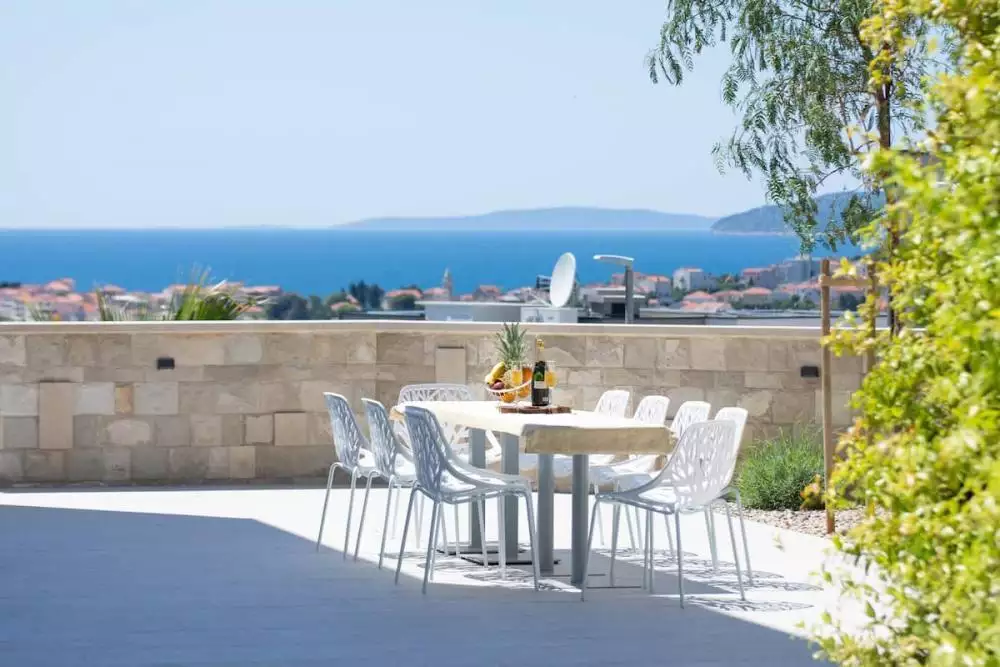 Villa 385m² in Croatia, Strozanac. Priced at 1375000€ rent photo-2