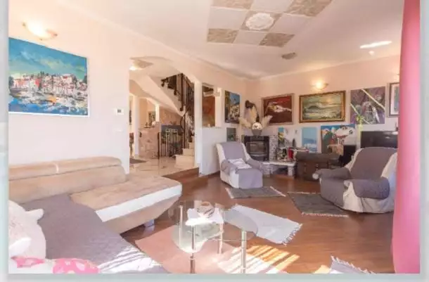 Villa 267m² in Croatia, Lovran. Priced at 800000€ rent photo-11