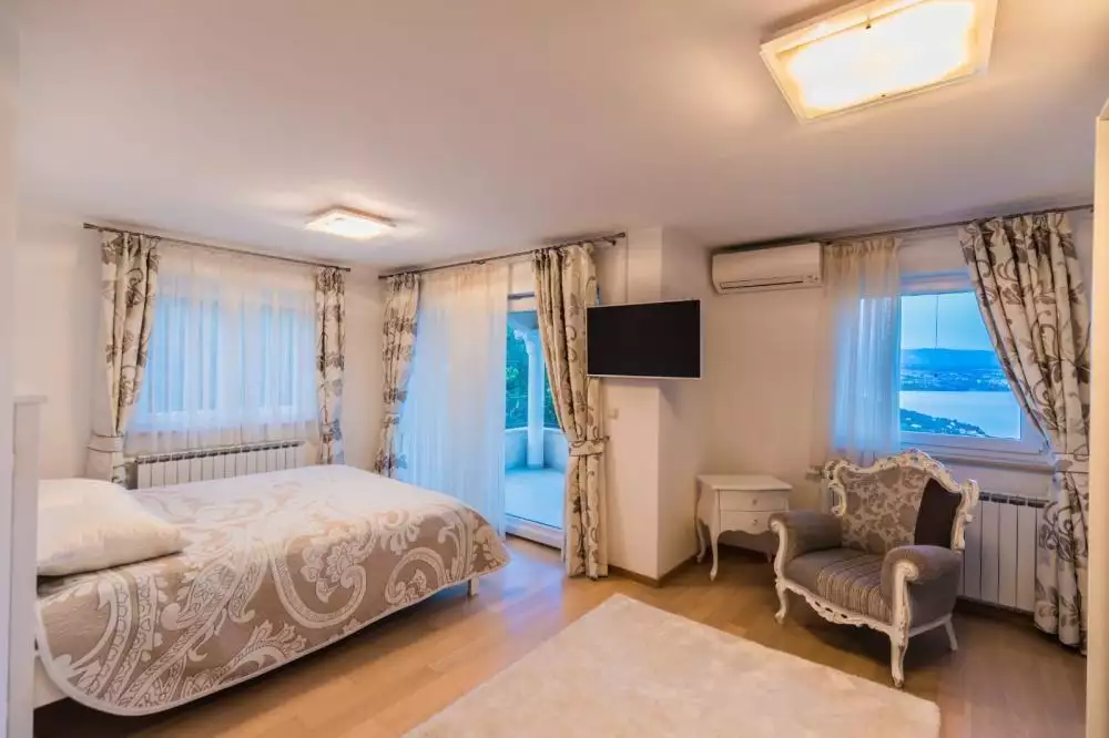Villa 267m² in Croatia, Lovran. Priced at 800000€ rent photo-24