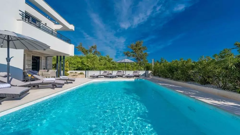 Villa 190m² in Croatia, Privlaka. Priced at 660000€ rent photo-1
