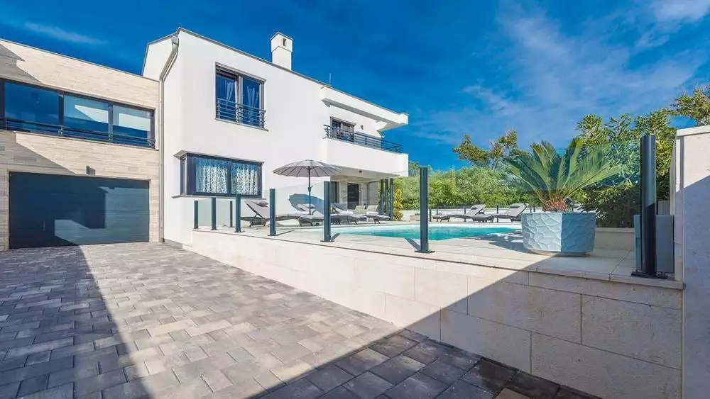 Villa 190m² in Croatia, Privlaka. Priced at 660000€ rent photo-2