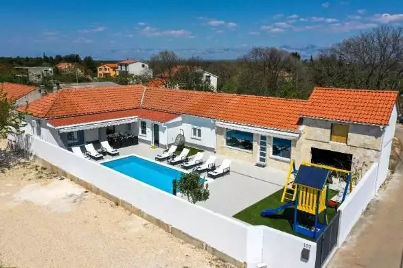 Villa 176m² in Croatia, Zadar. Priced at 980000€ rent photo-3