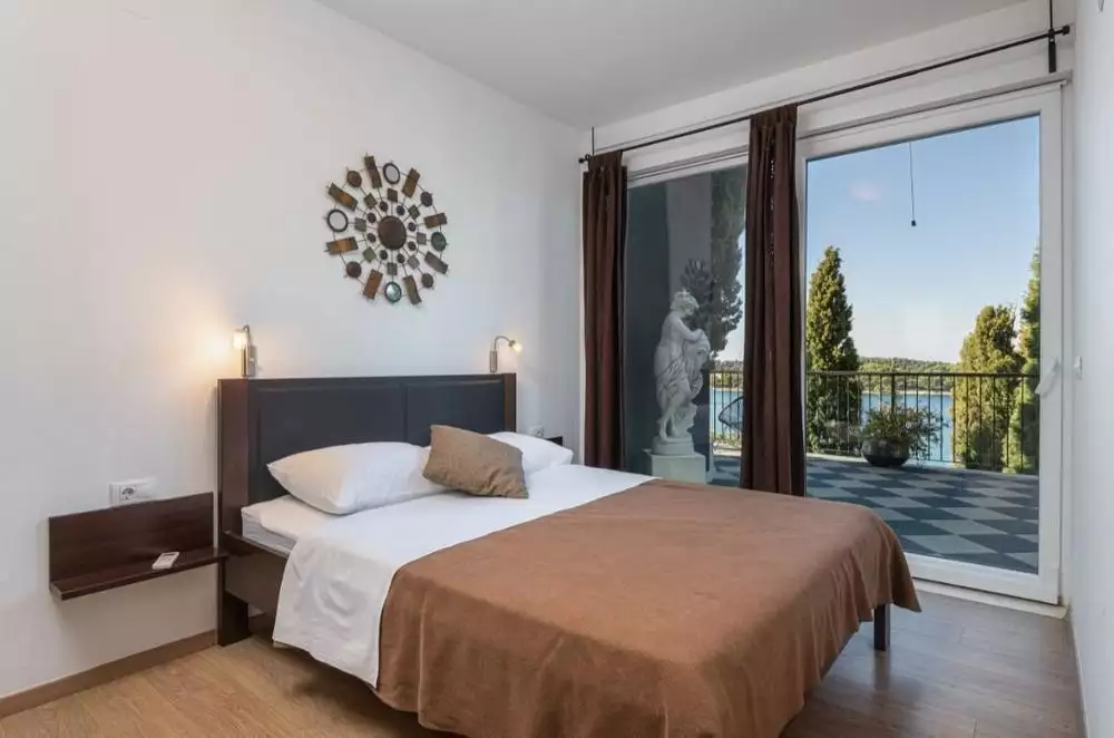 Hotels 1060m² in Croatia, Dubrovnik. Priced at 2500000€ rent photo-4