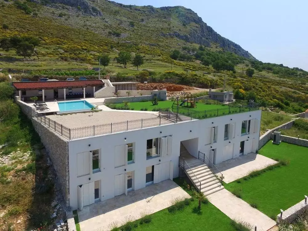 Villa 480m² in Croatia, Podstrana. Priced at 2200000€ rent photo-2