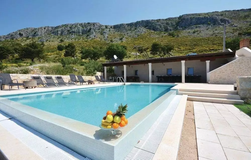 Villa 480m² in Croatia, Podstrana. Priced at 2200000€ rent photo-4