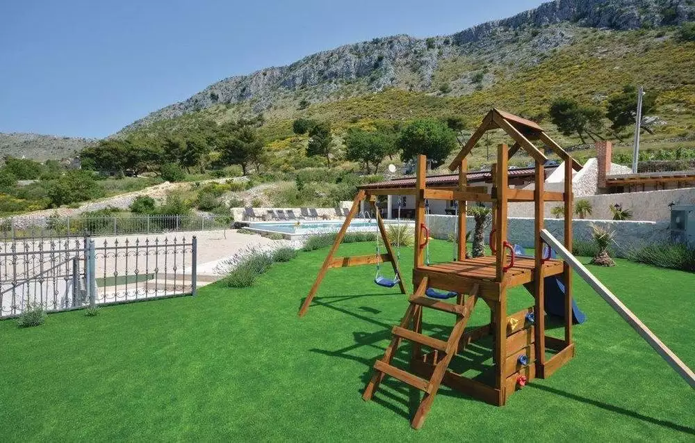 Villa 480m² in Croatia, Podstrana. Priced at 2200000€ rent photo-7