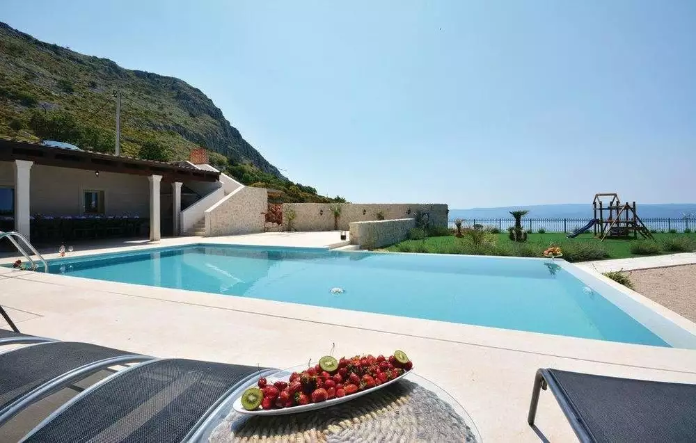 Villa 480m² in Croatia, Podstrana. Priced at 2200000€ rent photo-8