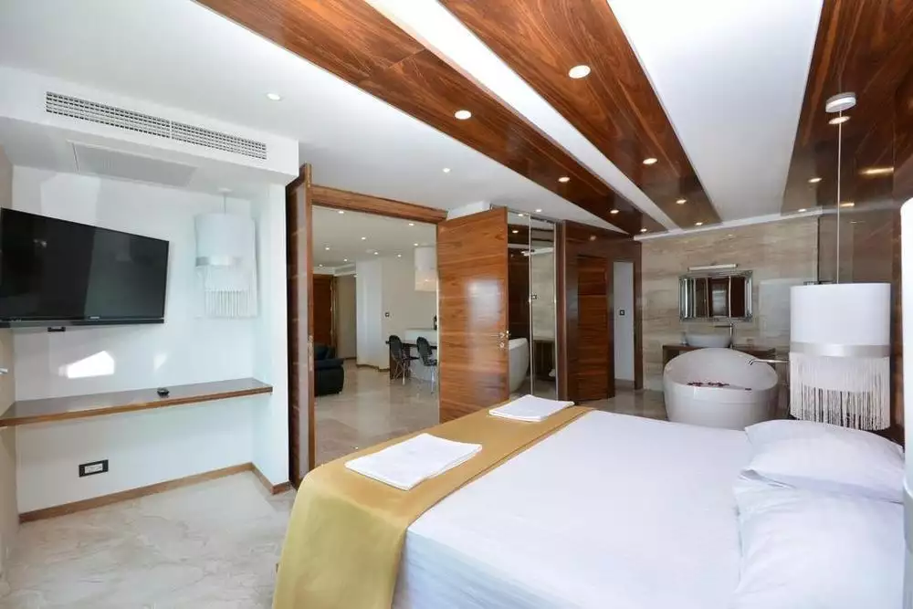 Villa 480m² in Croatia, Podstrana. Priced at 2200000€ rent photo-14