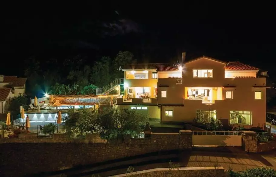 Hotels 1000m² in Croatia, Veprinac. Priced at 1660000€ rent photo-5