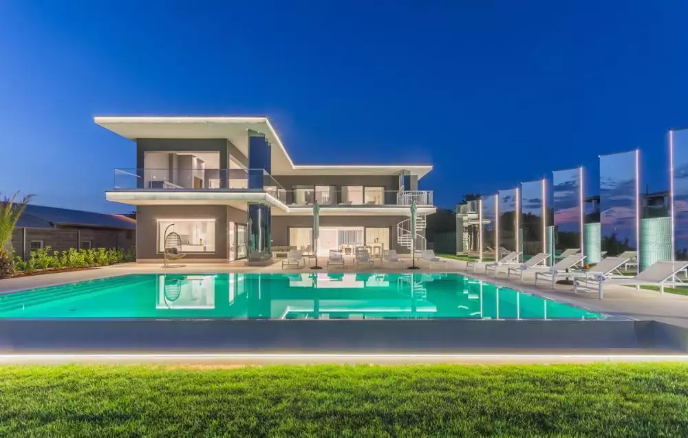 Villa 400m² in Croatia, Kastelir. Priced at 2690000€ rent photo-1
