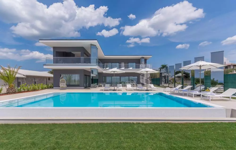 Villa 400m² in Croatia, Kastelir. Priced at 2690000€ rent photo-2