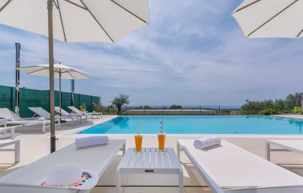 Villa 400m² in Croatia, Kastelir. Priced at 2690000€ rent photo-5