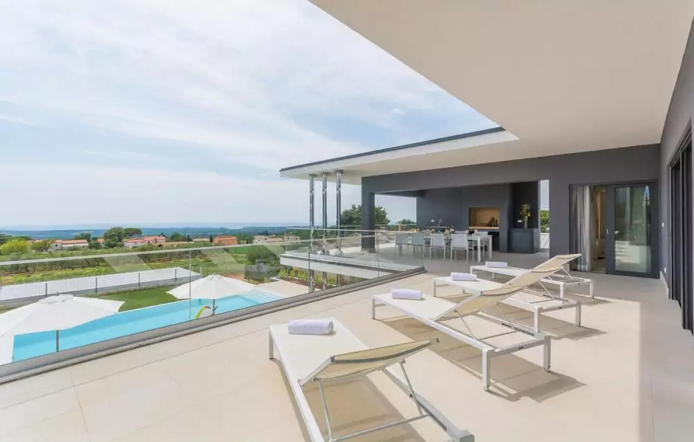 Villa 400m² in Croatia, Kastelir. Priced at 2690000€ rent photo-6