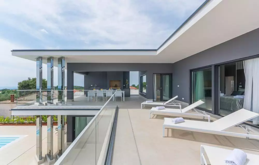 Villa 400m² in Croatia, Kastelir. Priced at 2690000€ rent photo-7