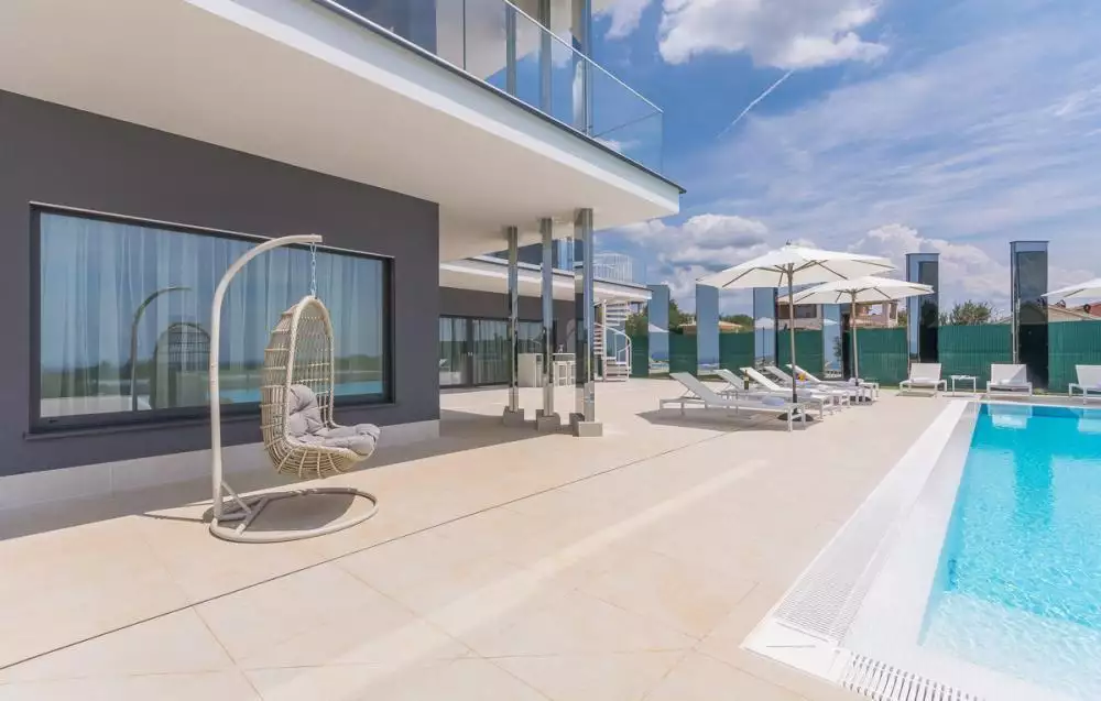 Villa 400m² in Croatia, Kastelir. Priced at 2690000€ rent photo-10