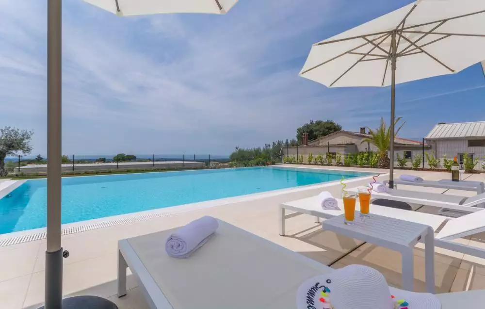 Villa 400m² in Croatia, Kastelir. Priced at 2690000€ rent photo-11