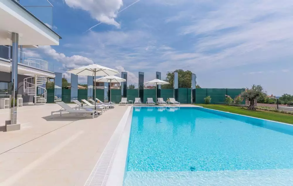 Villa 400m² in Croatia, Kastelir. Priced at 2690000€ rent photo-12
