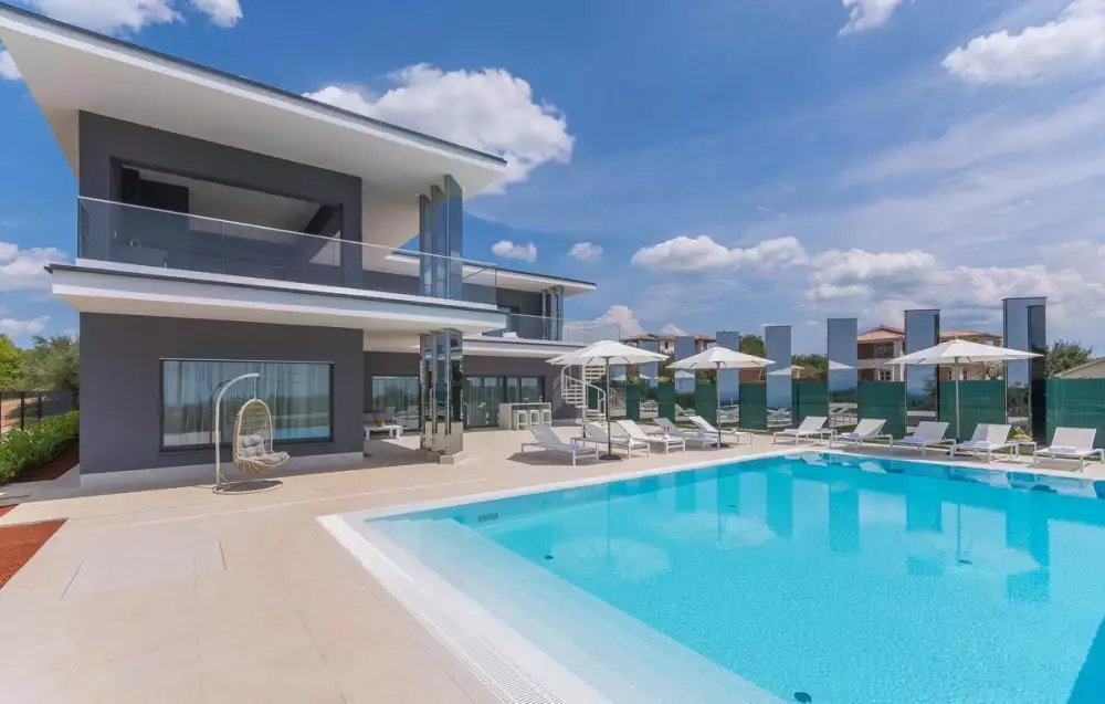 Villa 400m² in Croatia, Kastelir. Priced at 2690000€ rent photo-13