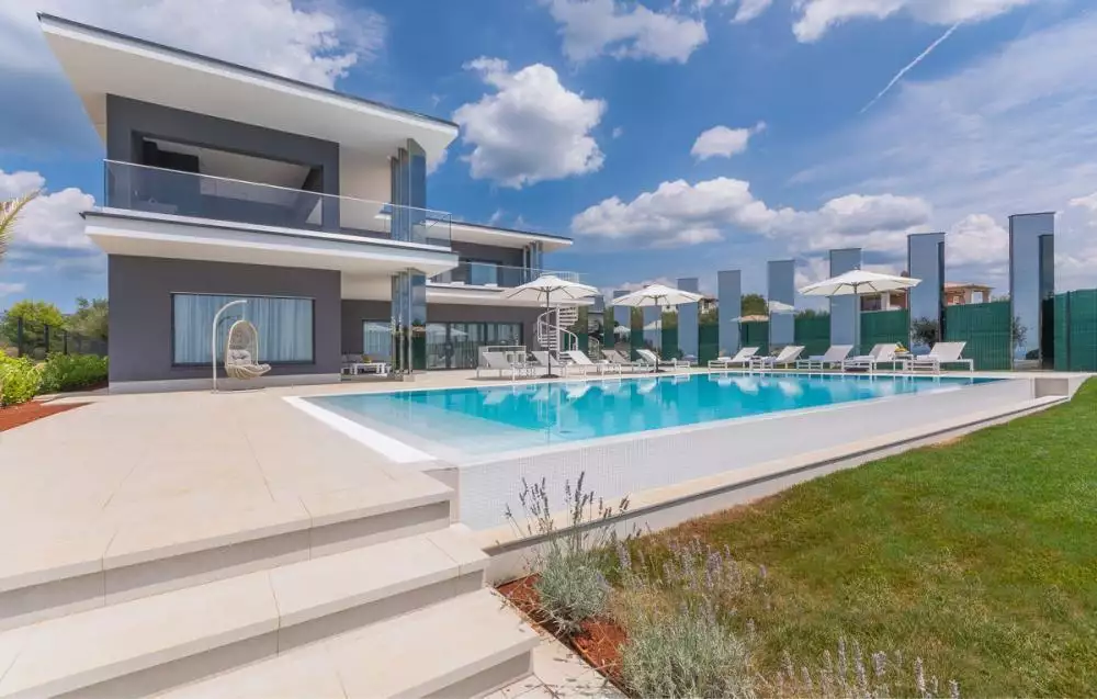 Villa 400m² in Croatia, Kastelir. Priced at 2690000€ rent photo-15