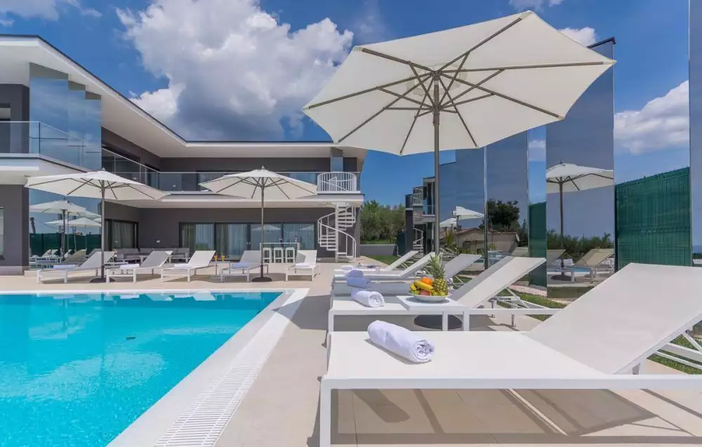 Villa 400m² in Croatia, Kastelir. Priced at 2690000€ rent photo-16