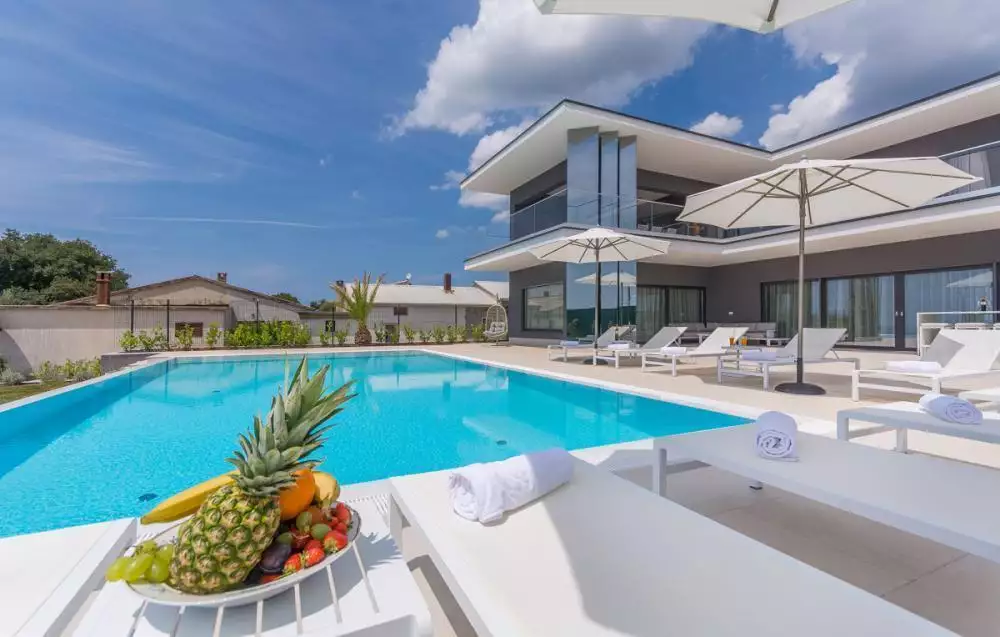 Villa 400m² in Croatia, Kastelir. Priced at 2690000€ rent photo-18