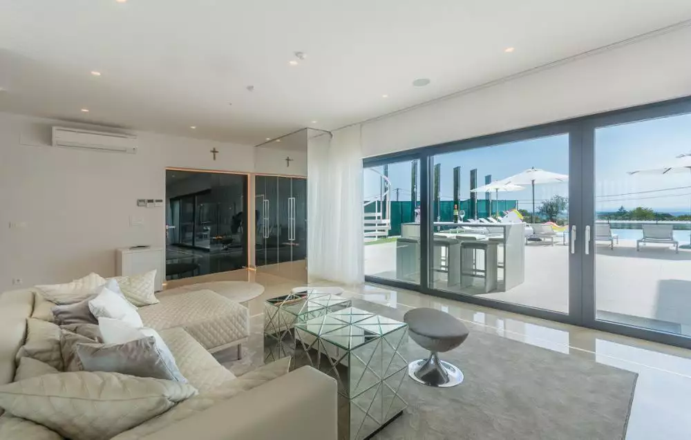 Villa 400m² in Croatia, Kastelir. Priced at 2690000€ rent photo-24