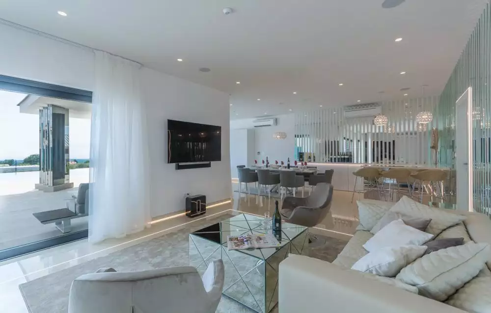 Villa 400m² in Croatia, Kastelir. Priced at 2690000€ rent photo-25