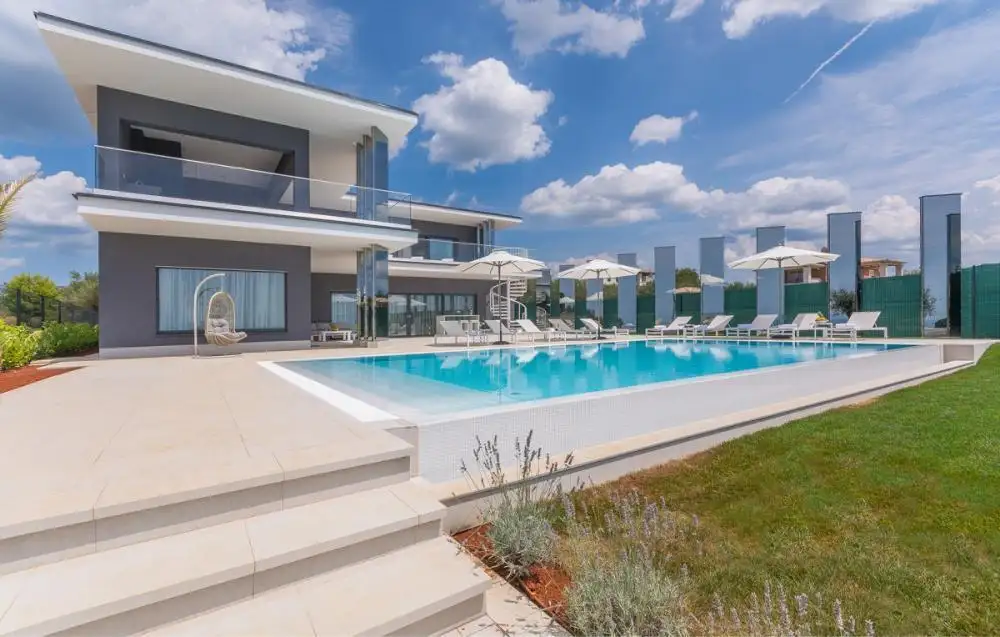 Villa 400m² in Croatia, Kastelir. Priced at 2690000€ rent photo-23