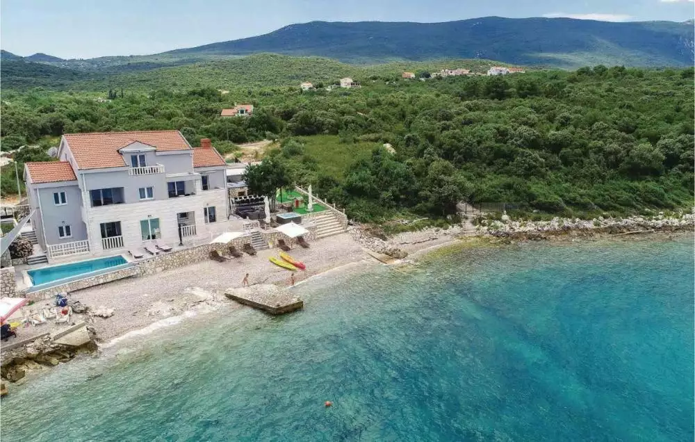 Villa 320m² in Croatia, Pejesac. Priced at 1850000€ rent photo-1