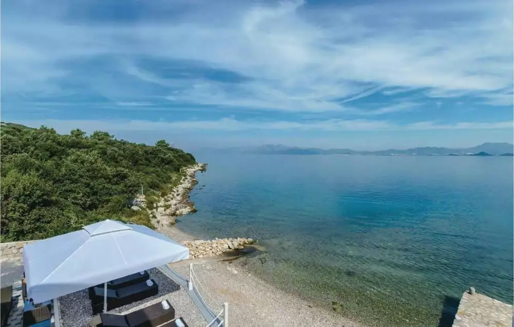 Villa 320m² in Croatia, Pejesac. Priced at 1850000€ rent photo-5