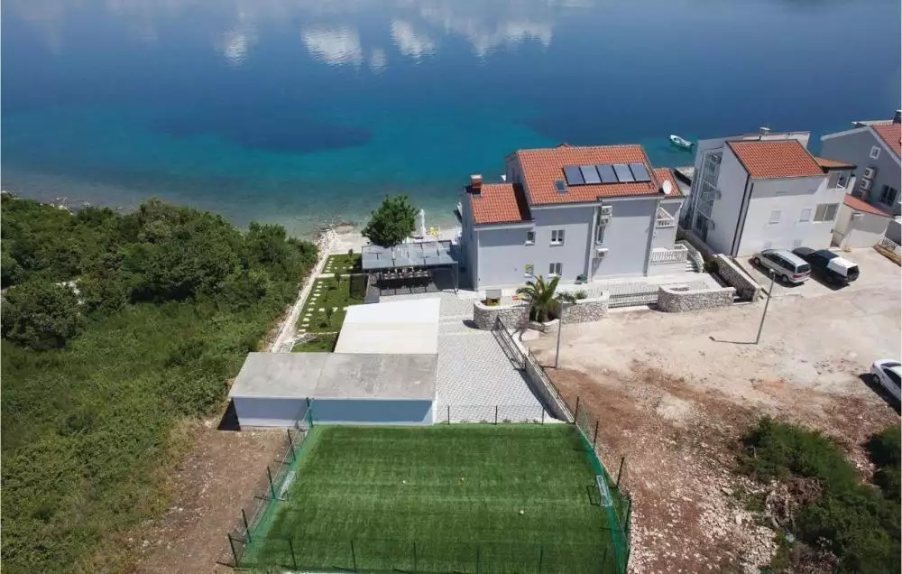 Villa 320m² in Croatia, Pejesac. Priced at 1850000€ rent photo-6