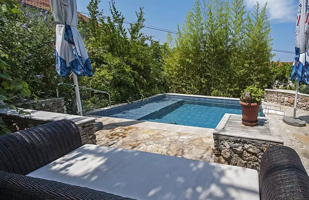 Villa 300m² in Croatia, Sutivan. Priced at 1000000€ rent photo-2